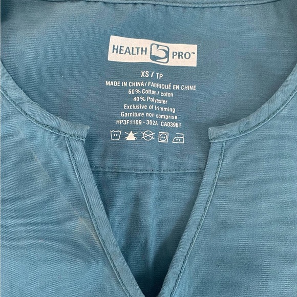 Women’s scrub tops - Picture 2 of 3